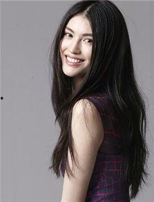 何穗最新爆料新闻视频,揭秘时尚界背后的故事